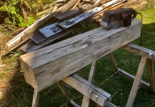 Teilstück im Garten gesägt und geschliffen